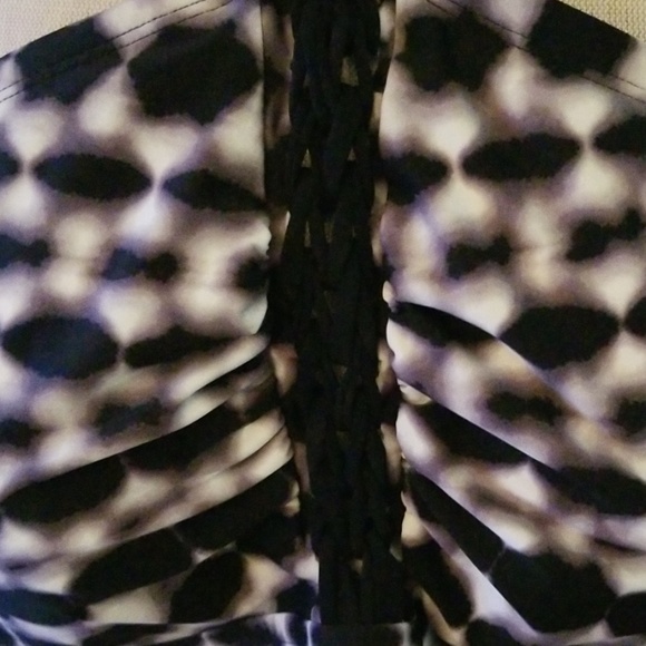 Black & white tankini - Picture 2 of 3